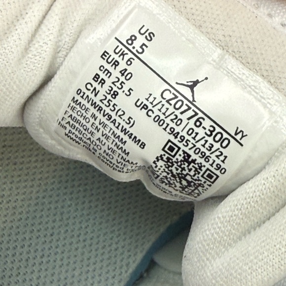 Nike Women's White and Light Pink Sneakers - Picture 6 of 6